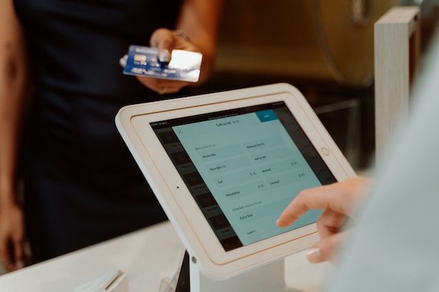 Role-of-Clover-Kiosk-in-Reducing-Wait-Times