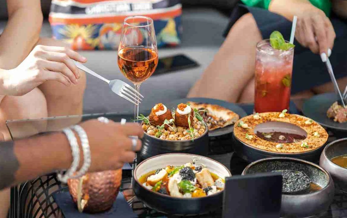 11 Innovative Restaurant Promotion Ideas to Attract Customers - Applova