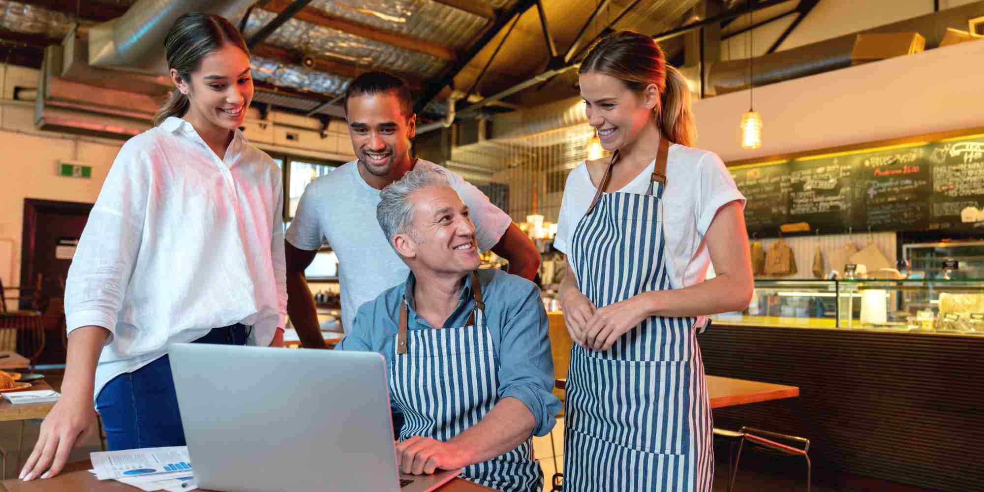 Top 11 Tips For Improving Front of House Restaurant Operations - Applova