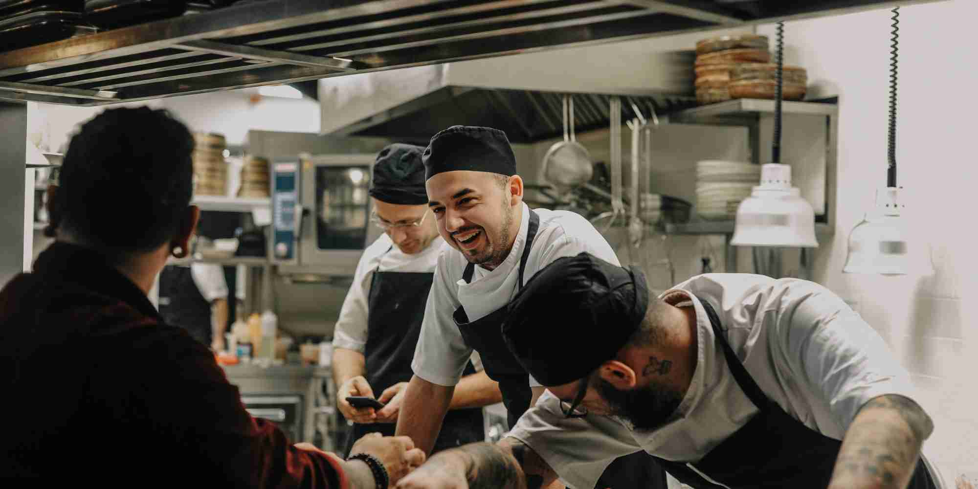 How Restaurant Technology Solutions Can Help Peak Hour Operation in Restaurants - Applova